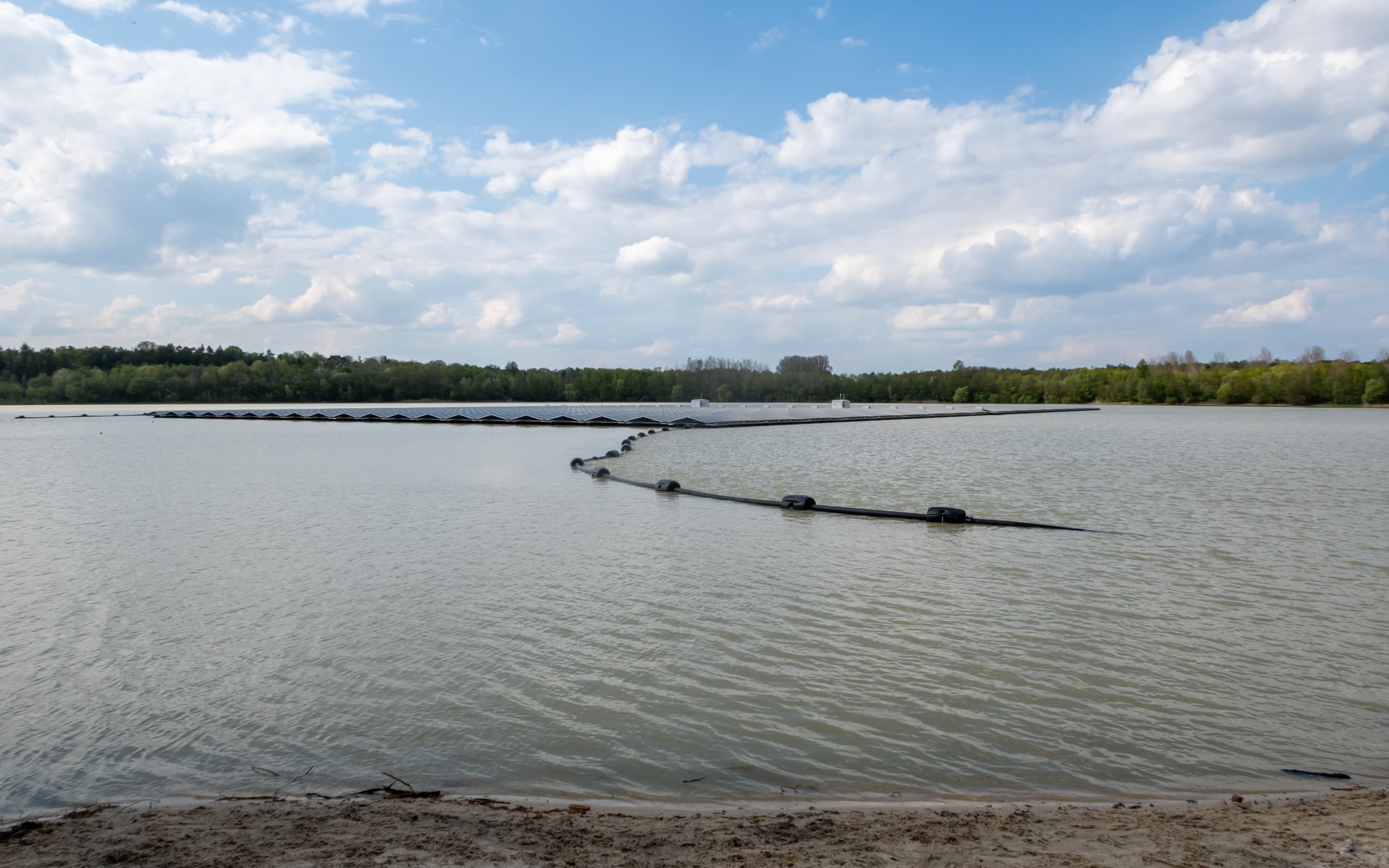 Impianto fotovoltaico galleggiante sul lago Silbersee III a Haltern am See, Germania